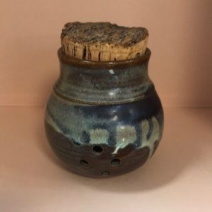 Vintage Cunningham Stoneware Pottery Garlic Keeper with Cork Lid‎